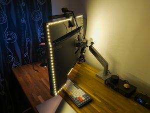 Про монитор, лампу и кронштейн